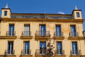 diferencia entre algoritmo en inteligencia artificial